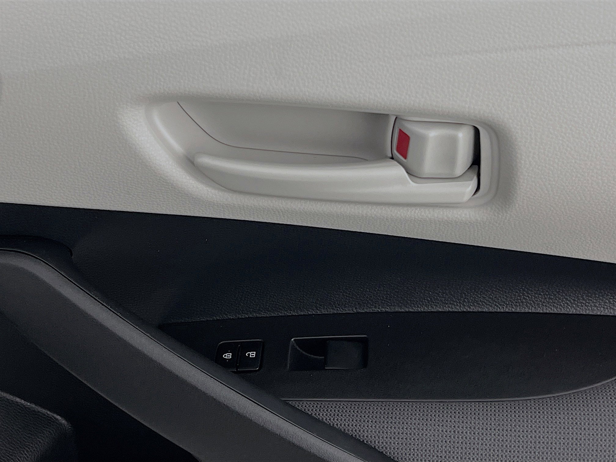 Used 2025 Toyota Corolla LE FWD image 31