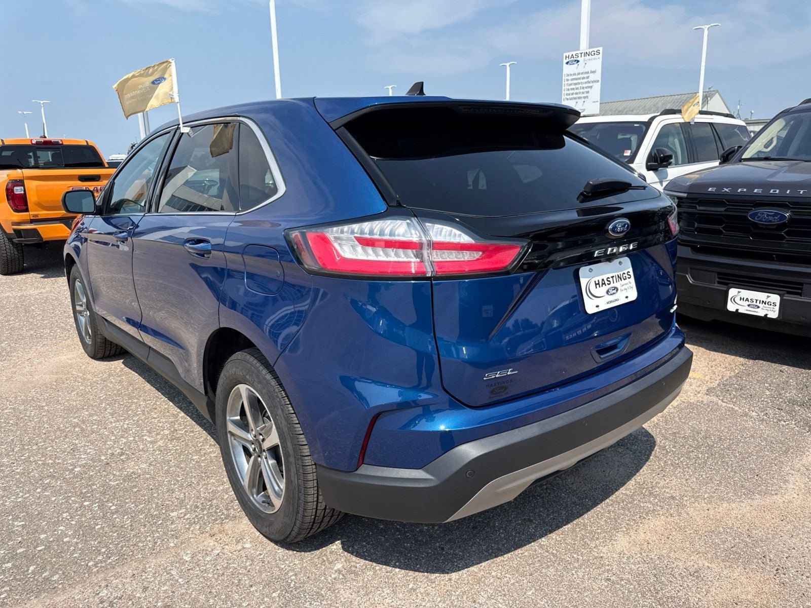 Certified 2023 Ford Edge SEL w/ Convenience Package AWD/4WD image 7