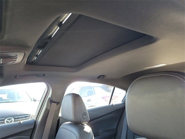 Used 2019 Chevrolet Cruze Premier w/ Sun And Sound Package image 10