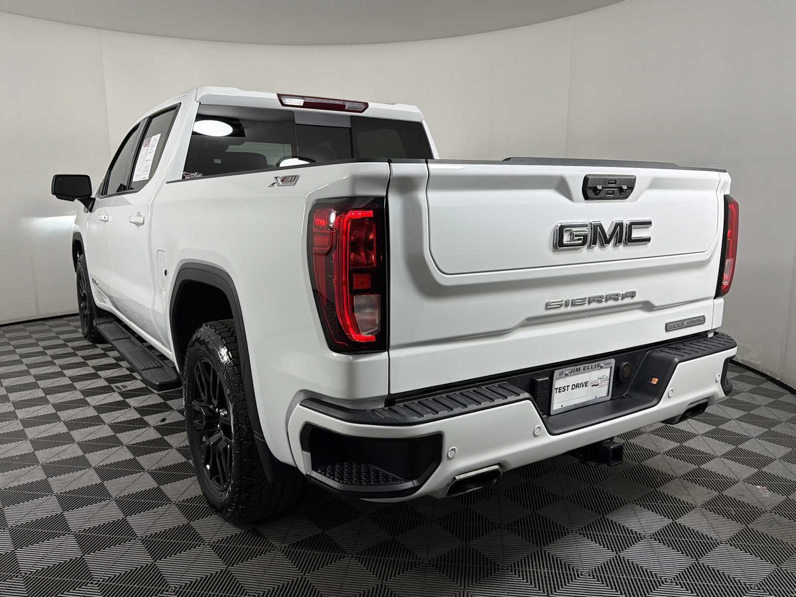 Used 2024 GMC Sierra 1500 Elevation w/ Elevation Premium Package AWD/4WD image 4