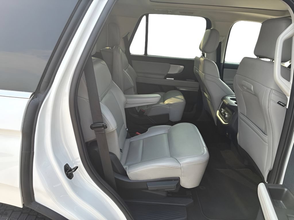 Used 2025 Ford Expedition Active AWD/4WD image 18