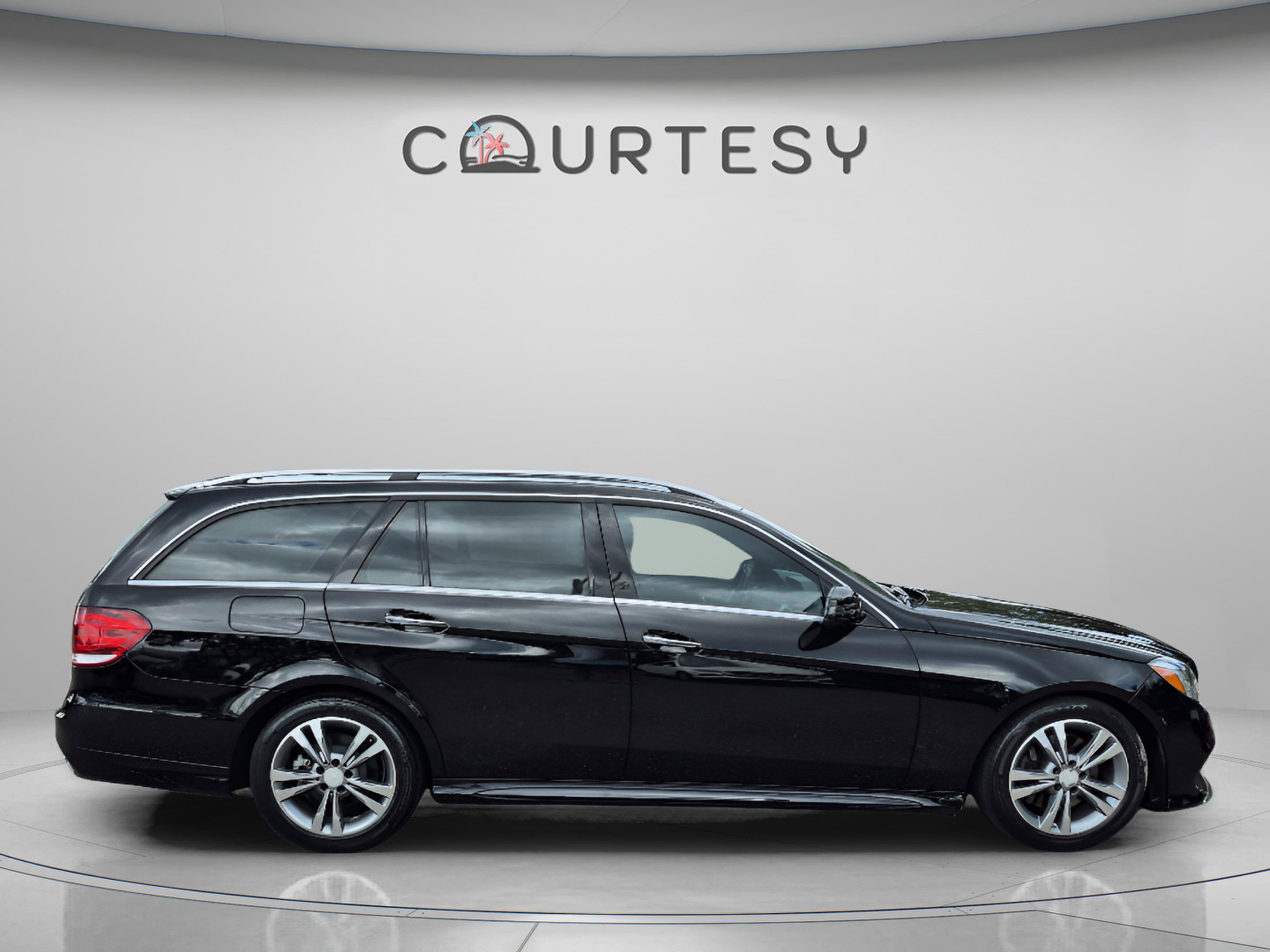 Used 2015 Mercedes-Benz E 350 4MATIC Wagon image 8