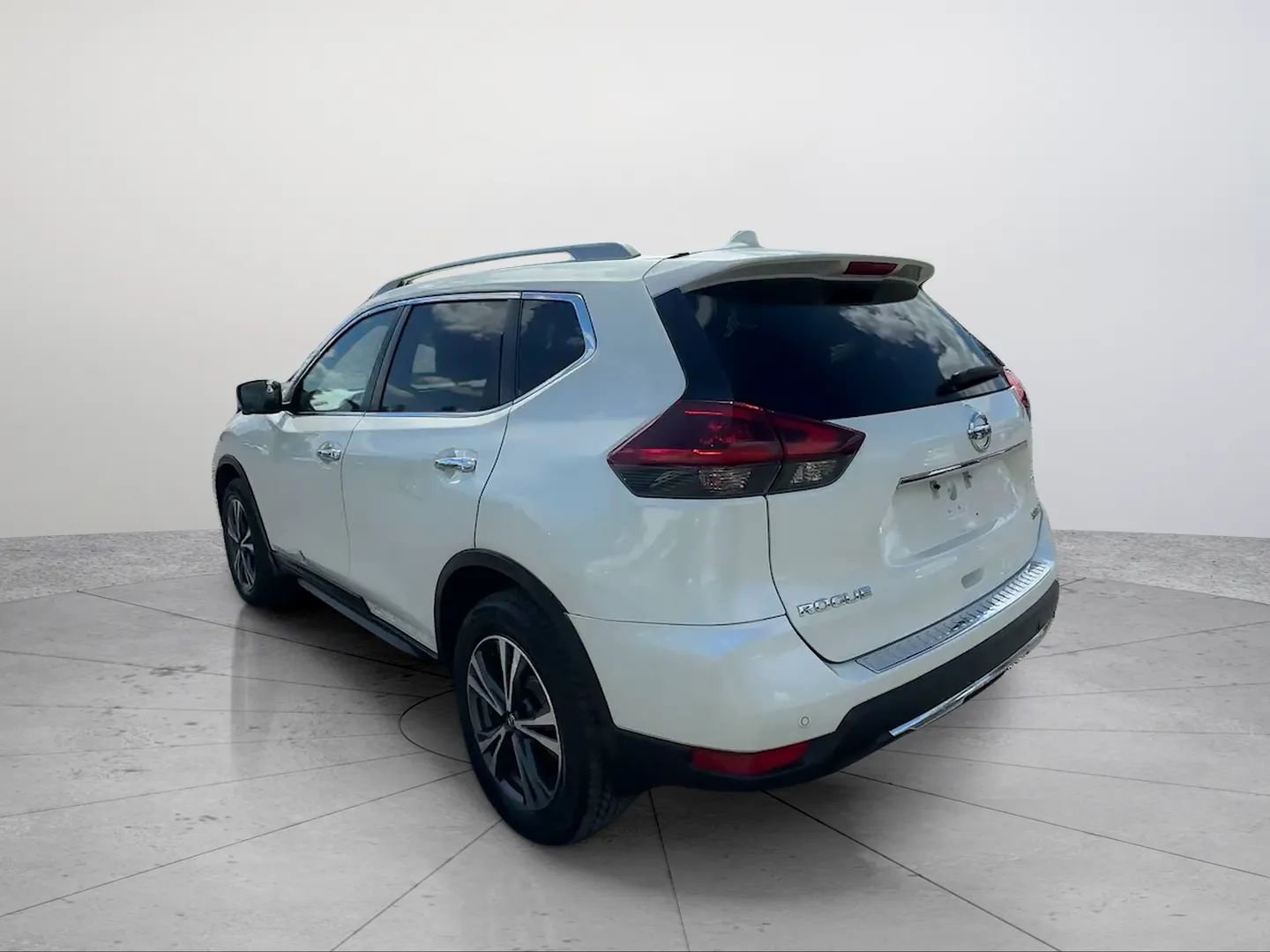 Used 2019 Nissan Rogue SV w/ Premium Package AWD/4WD image 3
