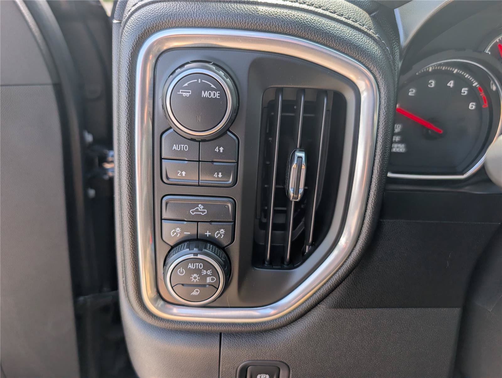 Used 2020 Chevrolet Silverado 1500 LT w/ All-Star Edition AWD/4WD image 21