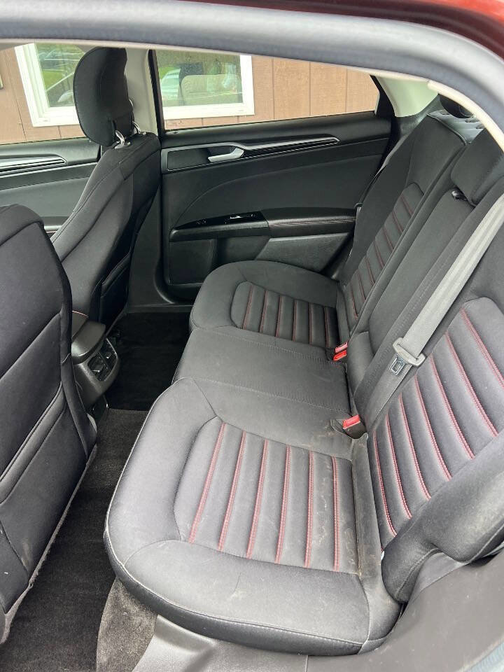 Used 2015 Ford Fusion SE FWD image 9