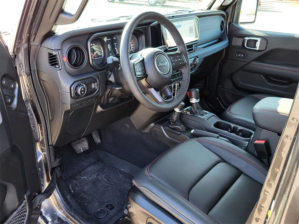 Used 2025 Jeep Gladiator Rubicon w/ Convenience Group image 15