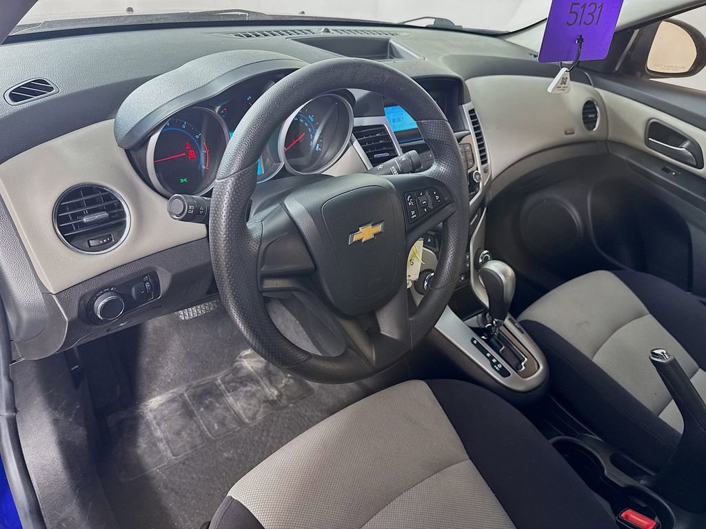 Used 2013 Chevrolet Cruze LS FWD image 9