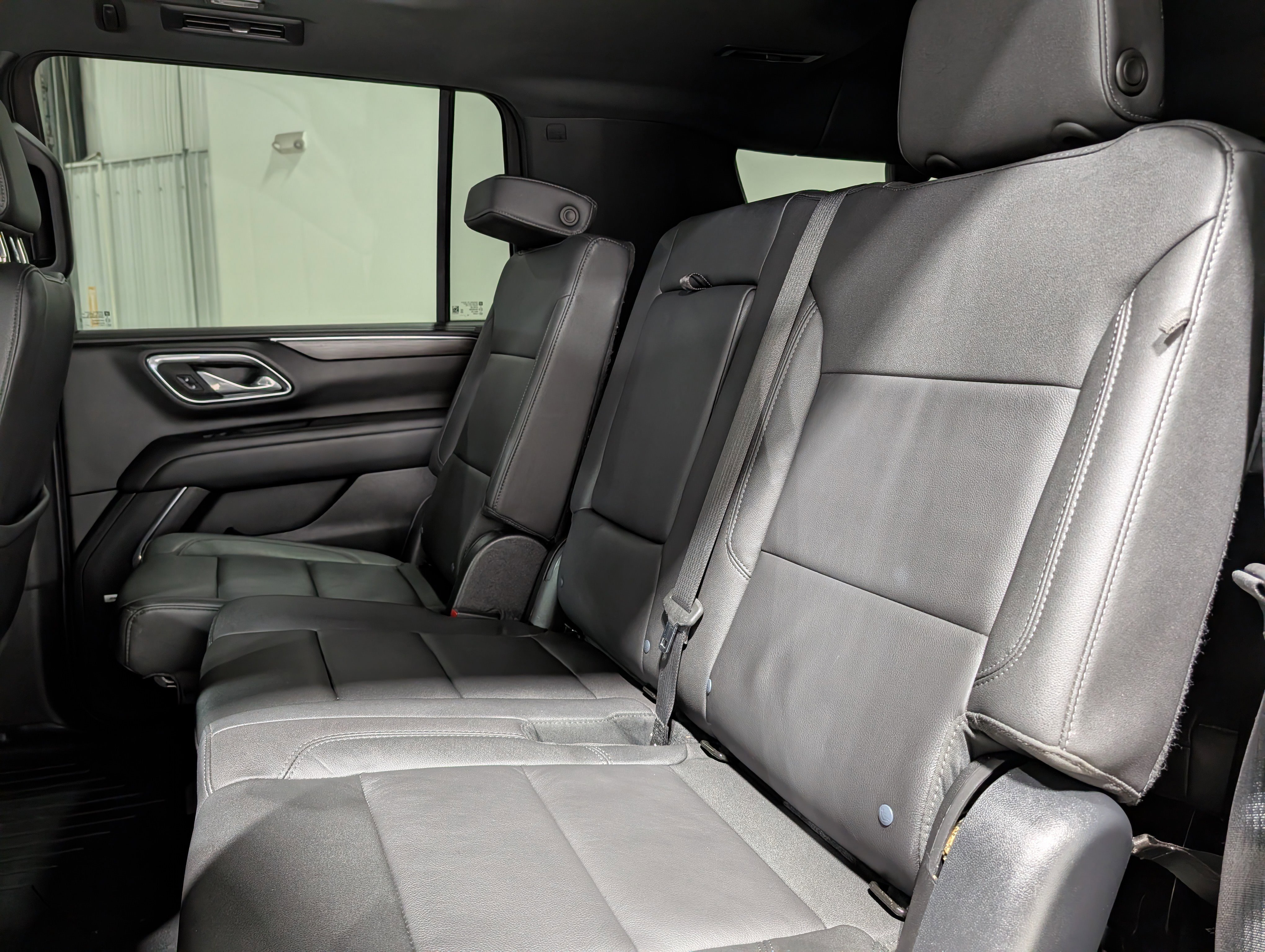 Used 2023 Chevrolet Suburban Z71 w/ Luxury Package image 17