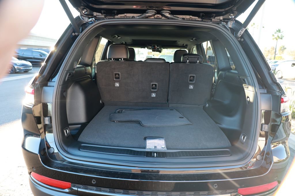 New 2025 Jeep Grand Cherokee Altitude image 30