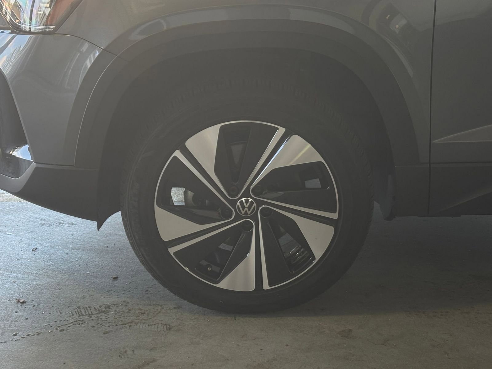 Used 2025 Volkswagen Taos SE image 35