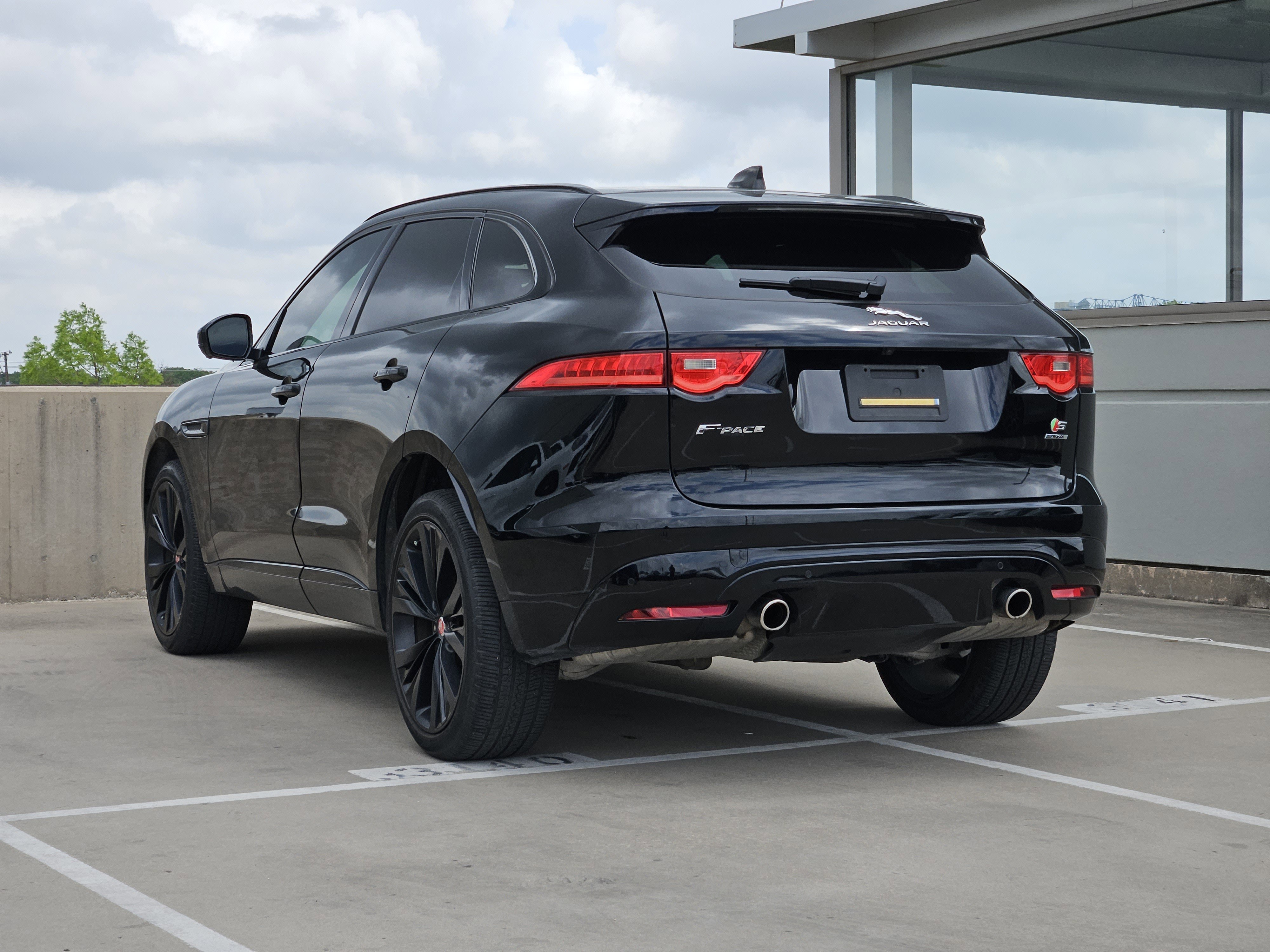 Used 2020 Jaguar F-PACE S image 3