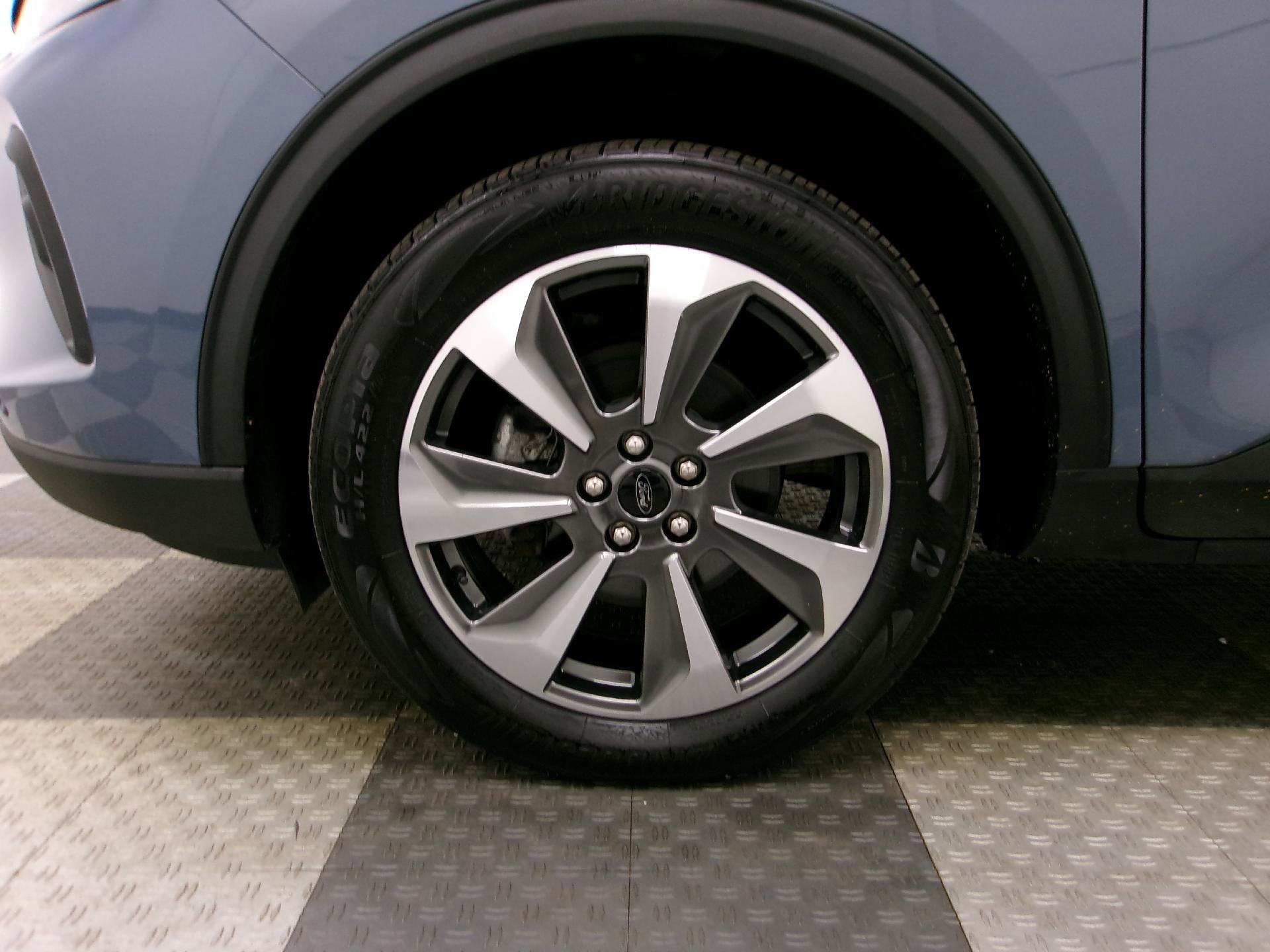 Used 2024 Ford Escape Platinum AWD/4WD image 17
