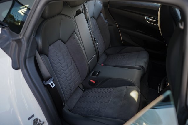 Used 2022 Audi e-tron GT Premium Plus image 25