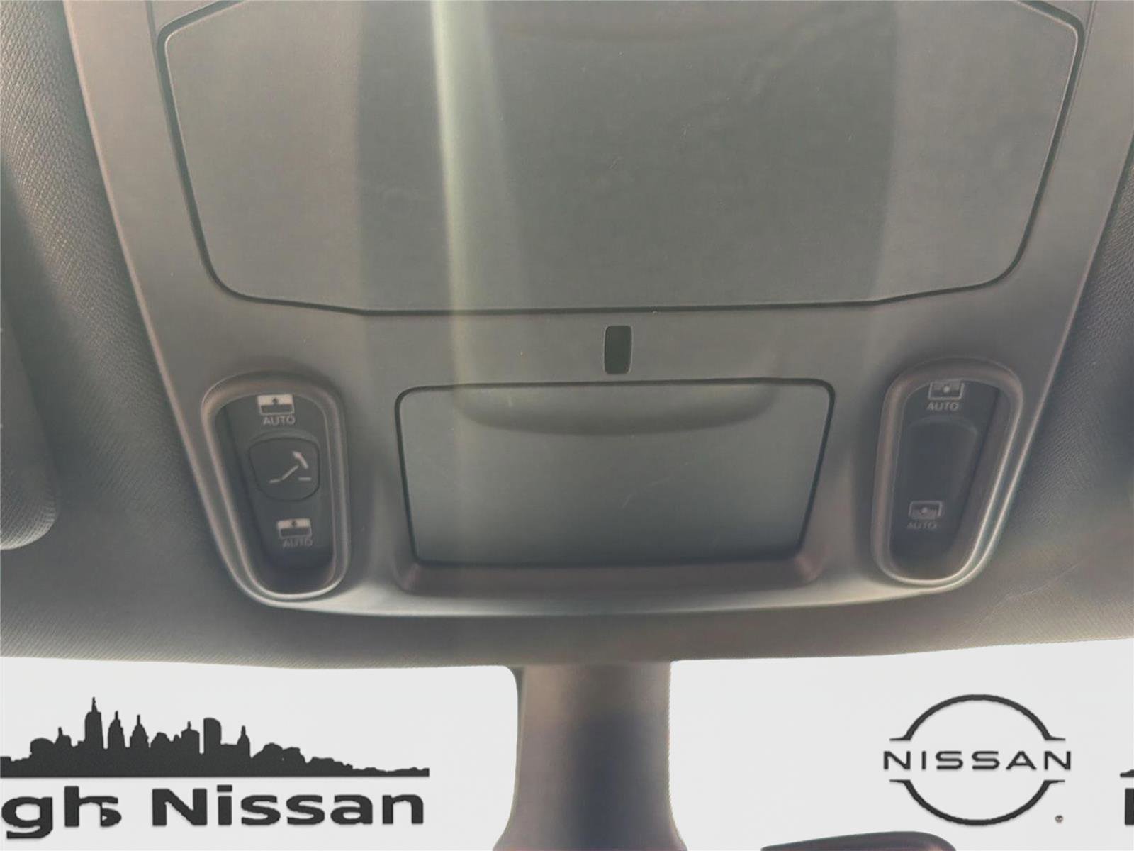 Used 2025 Chrysler Pacifica Limited FWD image 21