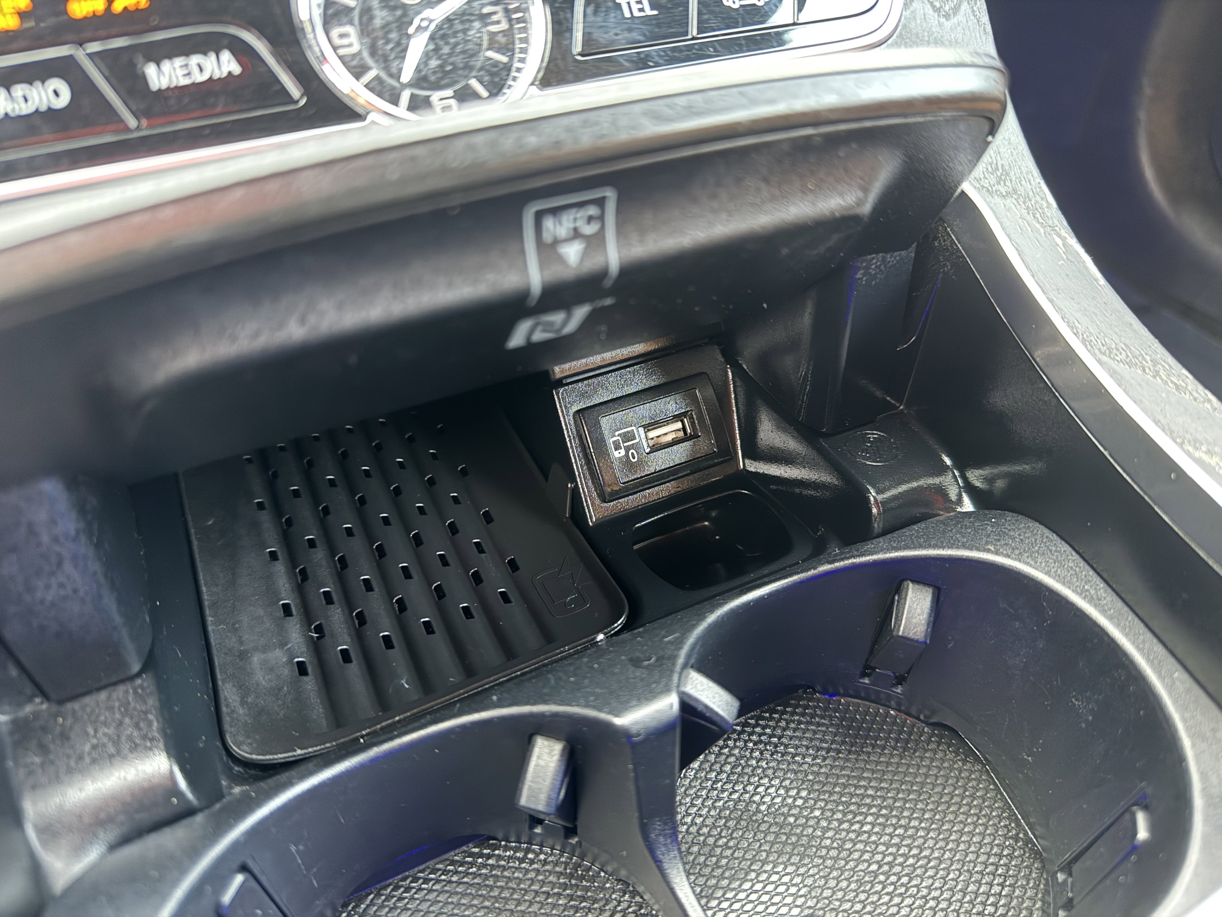 Used 2019 Mercedes-Benz E 450 4MATIC Coupe w/ AMG Line Package image 9