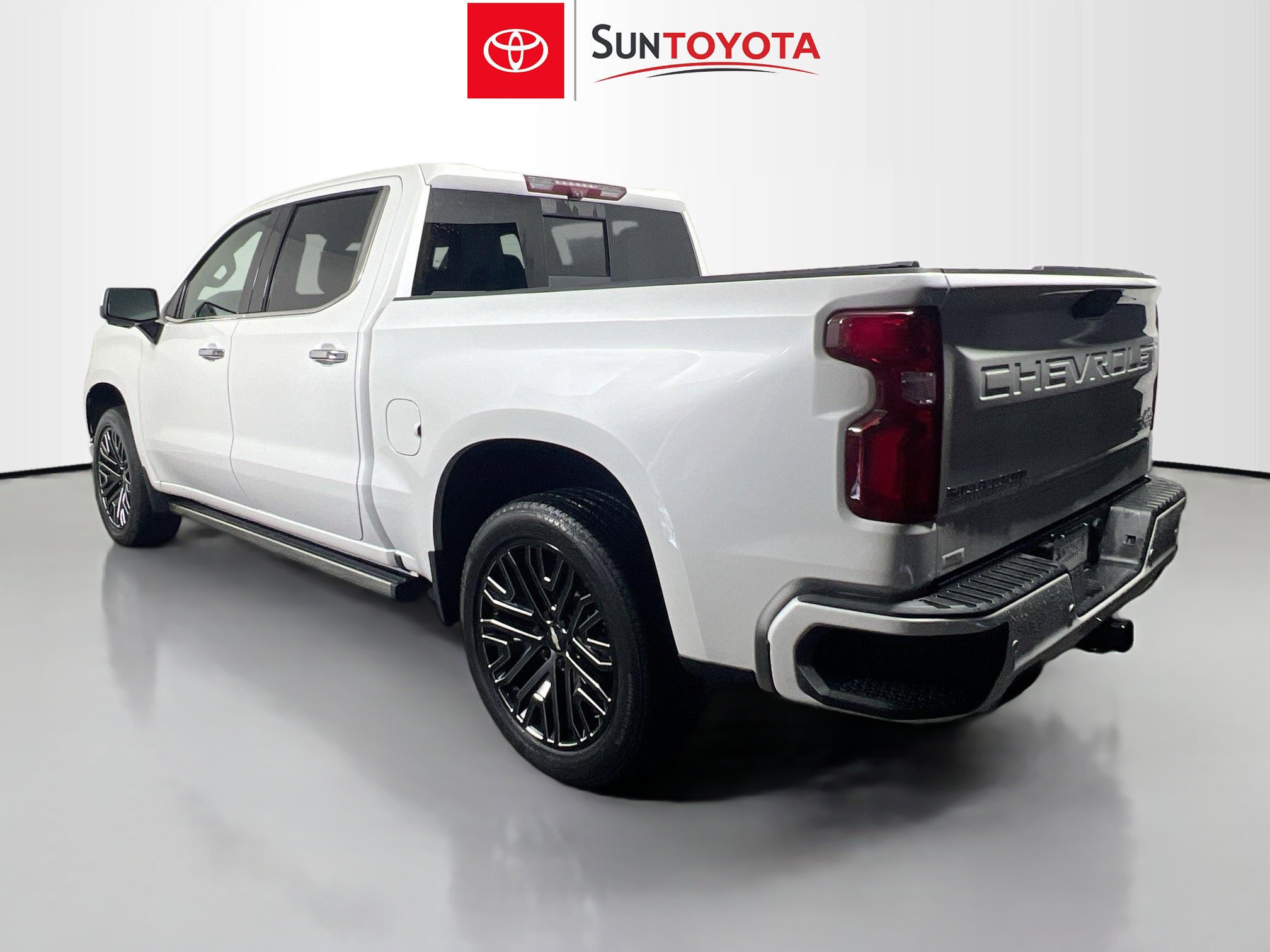 Used 2020 Chevrolet Silverado 1500 High Country w/ Technology Package image 6