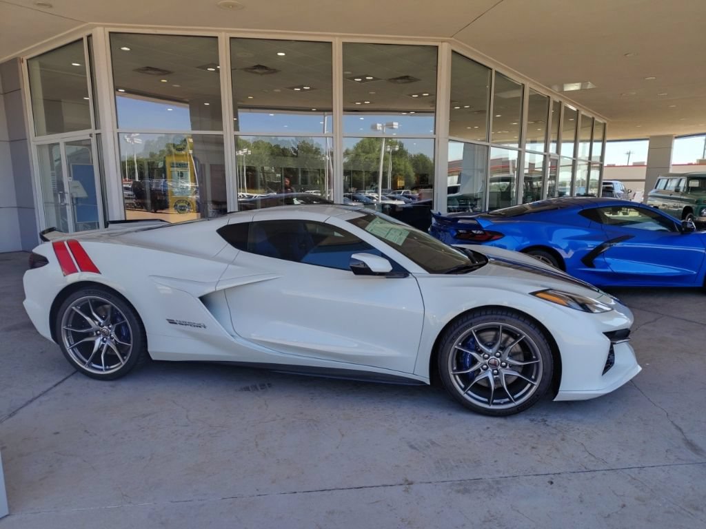 New 2027 Chevrolet Corvette Grand Sport w/ Z52 Sport Performance Package RWD image 6