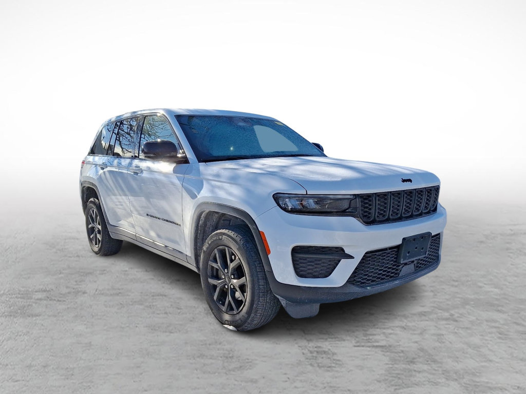 Certified 2024 Jeep Grand Cherokee Altitude image 3