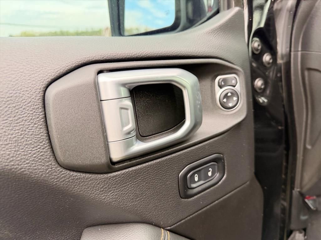 Used 2022 Jeep Gladiator Overland AWD/4WD image 37