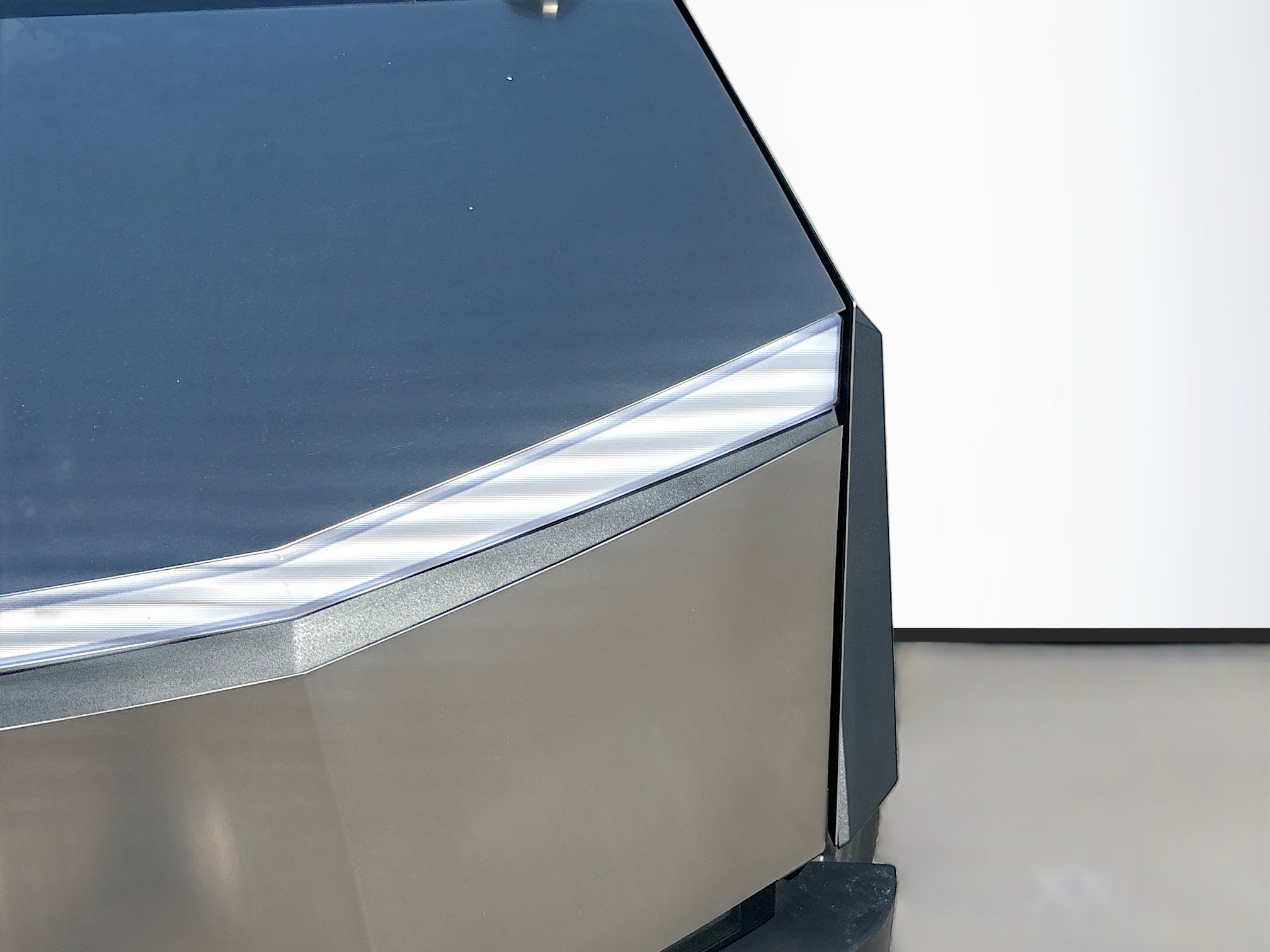 Used 2024 Tesla Cybertruck AWD Crew Cab image 9