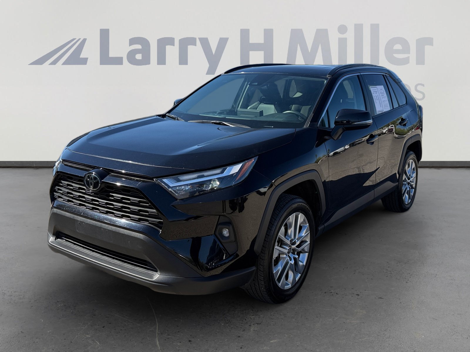 Used 2025 Toyota RAV4 XLE Premium FWD image 1