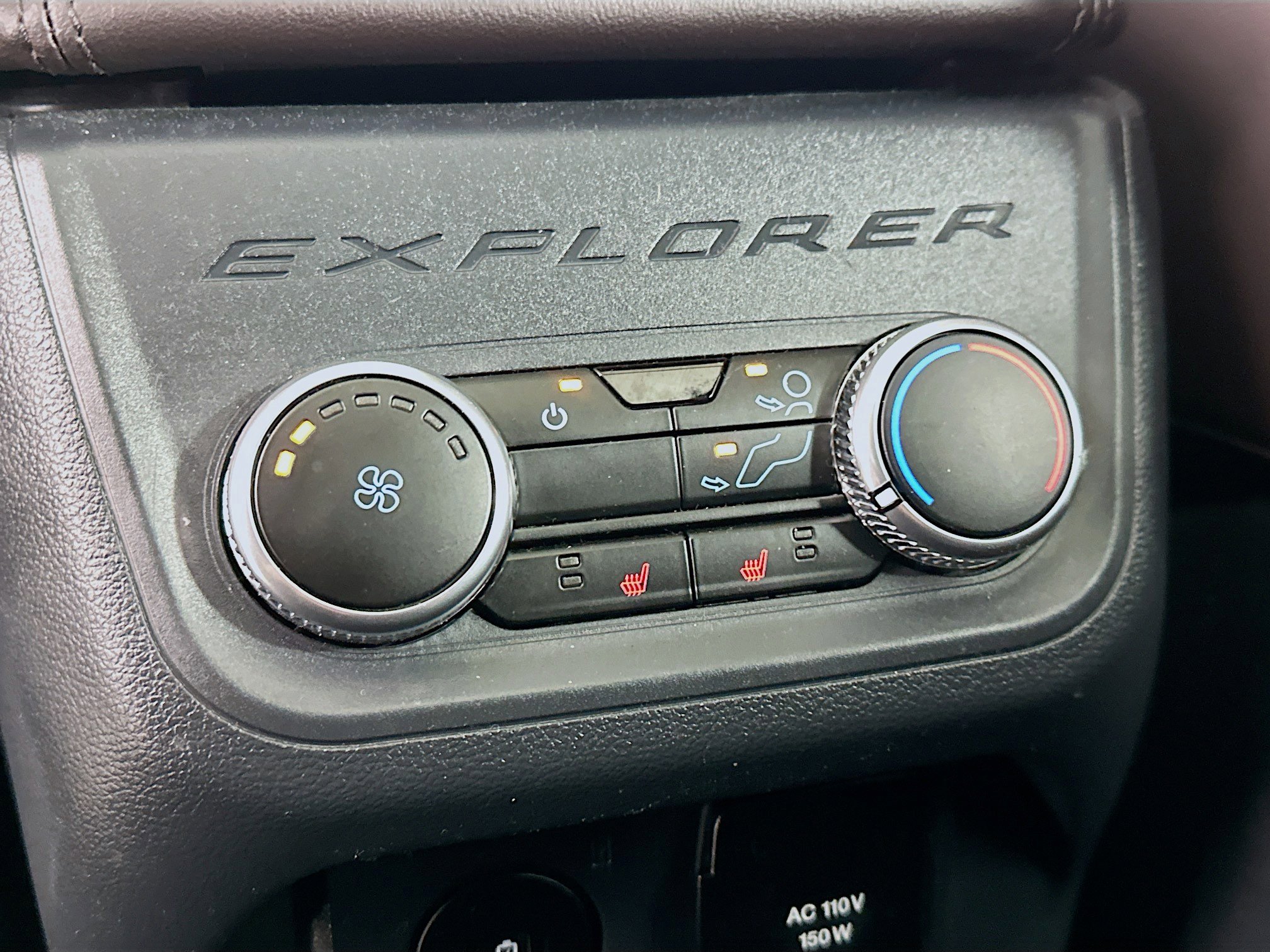 Used 2025 Ford Explorer Platinum w/ LUX Leather Package image 28