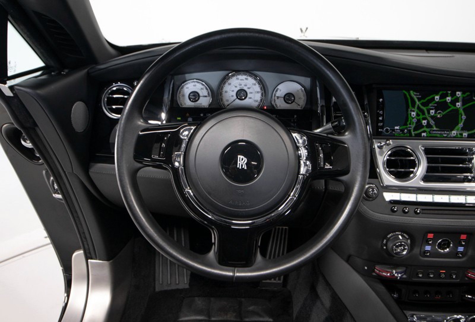 Used 2018 Rolls-Royce Dawn image 25