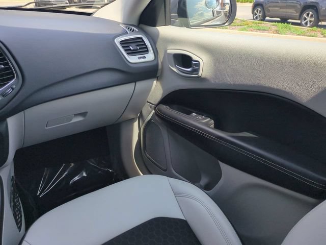 Used 2019 Jeep Compass Latitude w/ Popular Equipment Group FWD image 17
