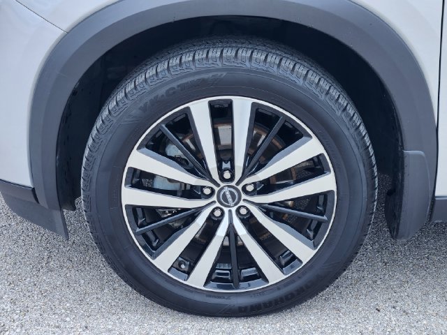 Used 2024 Nissan Pathfinder Platinum w/ Cargo Package FWD image 8