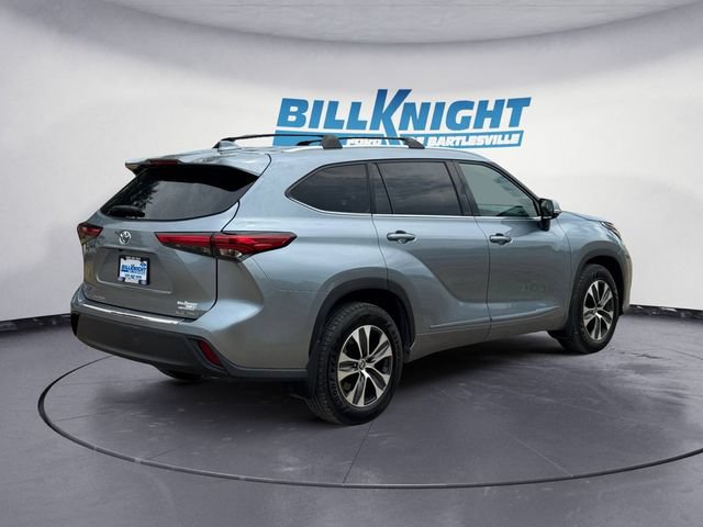 Used 2022 Toyota Highlander XLE AWD/4WD image 5