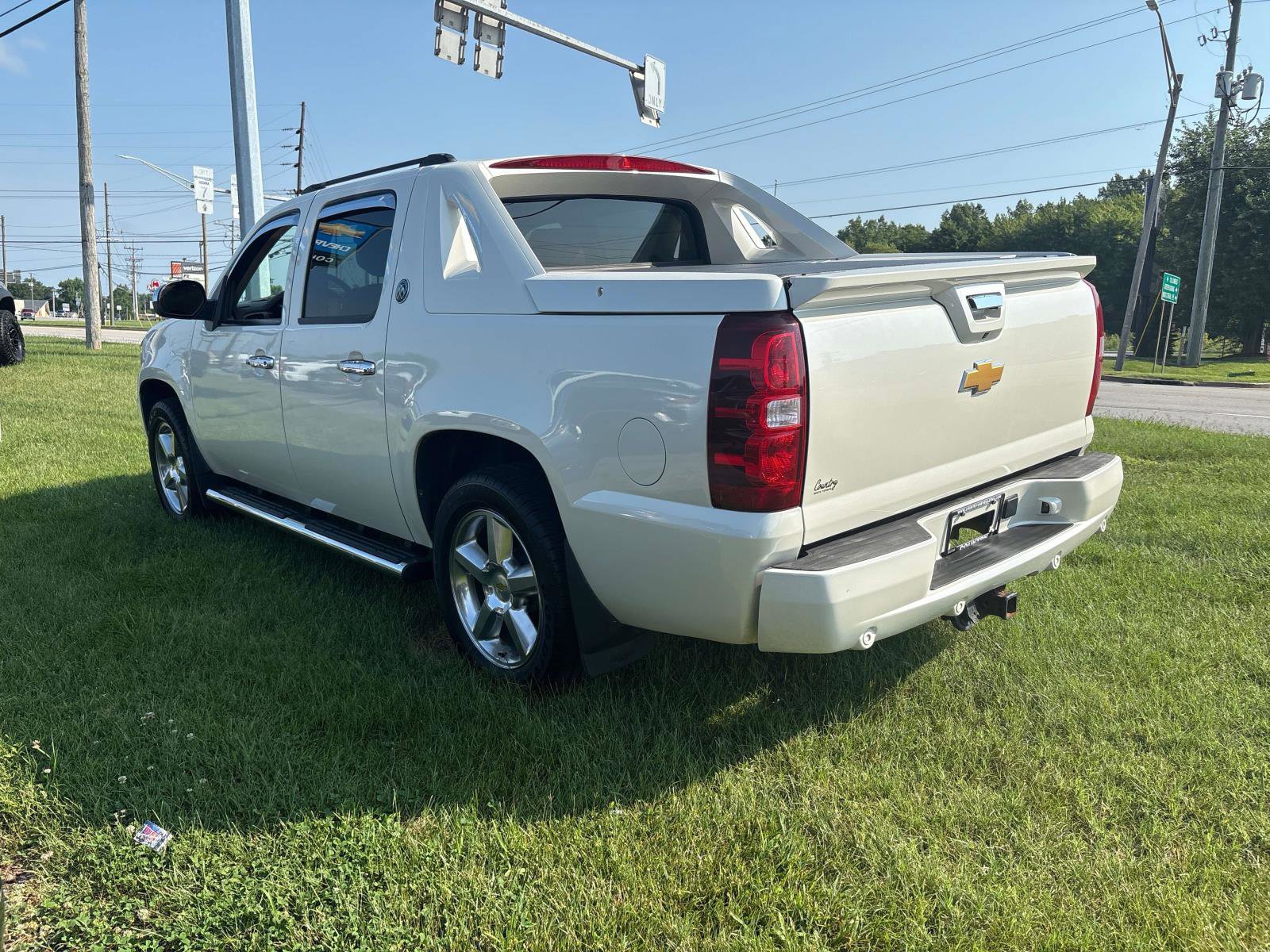 Used 2013 Chevrolet Avalanche LTZ AWD/4WD image 5