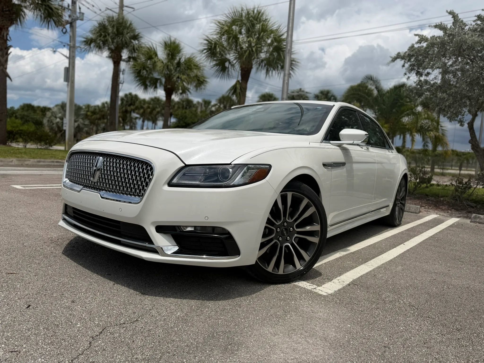 Used 2020 Lincoln Continental AWD w/ Premium Package image 2