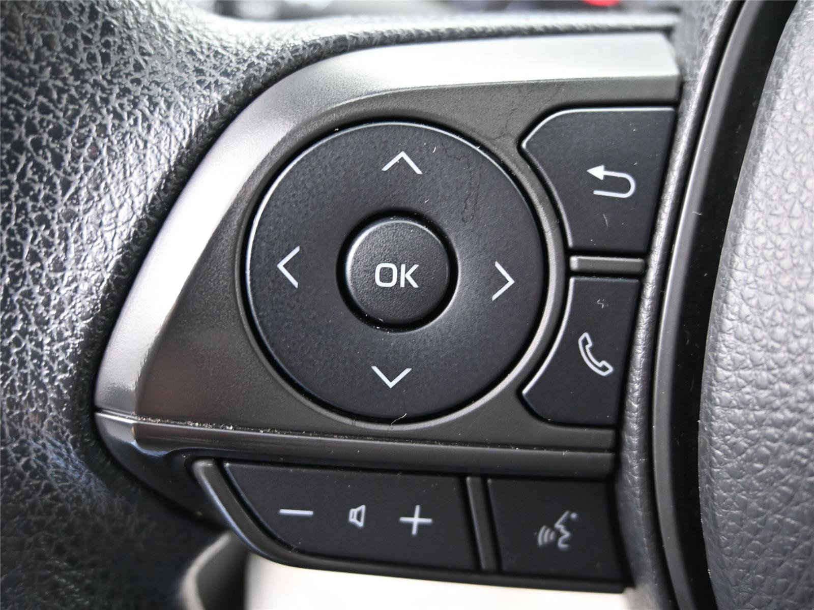 Used 2022 Toyota Corolla LE image 6