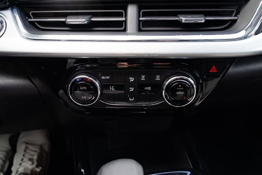 Used 2025 Chevrolet Trax LT image 16