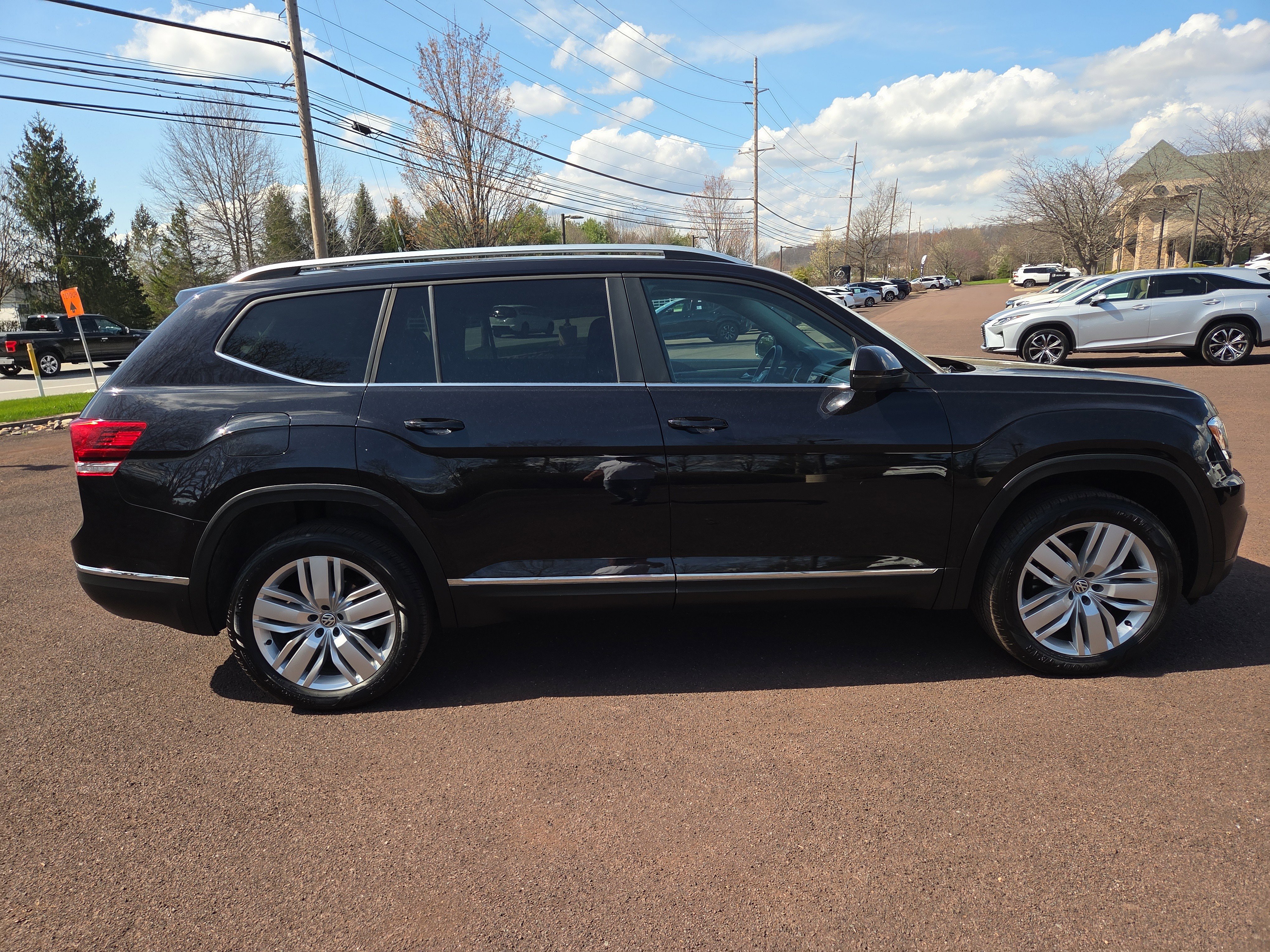 Used 2019 Volkswagen Atlas SEL image 2