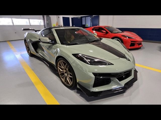 Used 2024 Chevrolet Corvette Z06 w/ Z07 Performance Package image 2