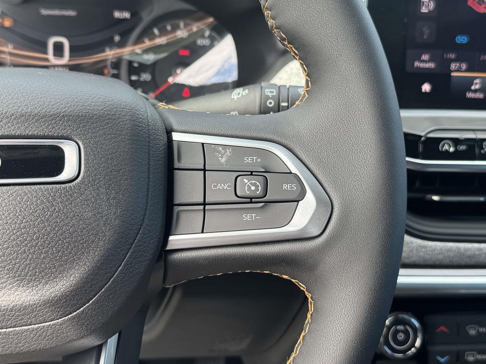 New 2026 Jeep Compass Latitude AWD/4WD image 9