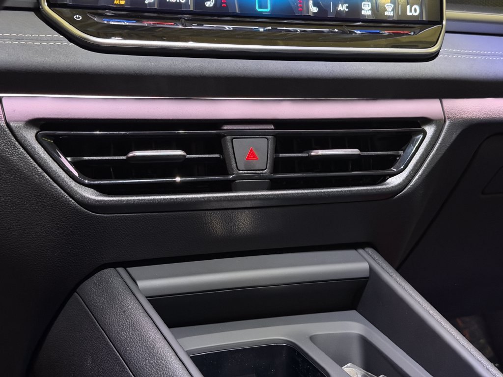 New 2026 Volkswagen Tiguan SE R-Line AWD/4WD image 18