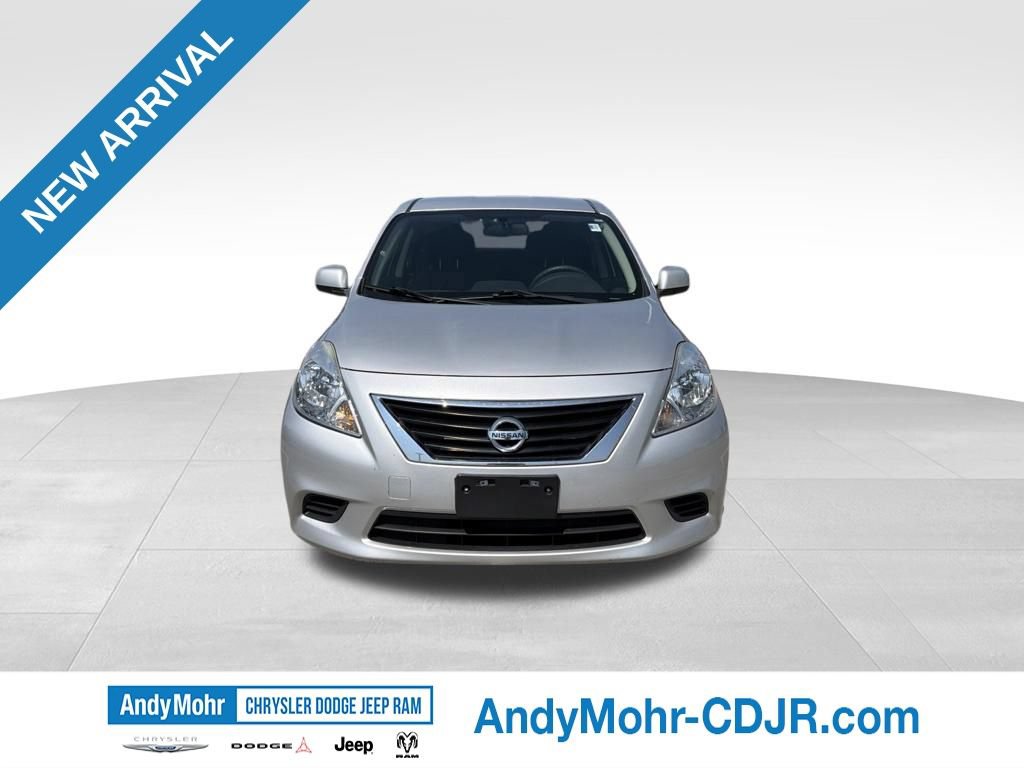 Used 2014 Nissan Versa SV w/ Convenience Package FWD video 2