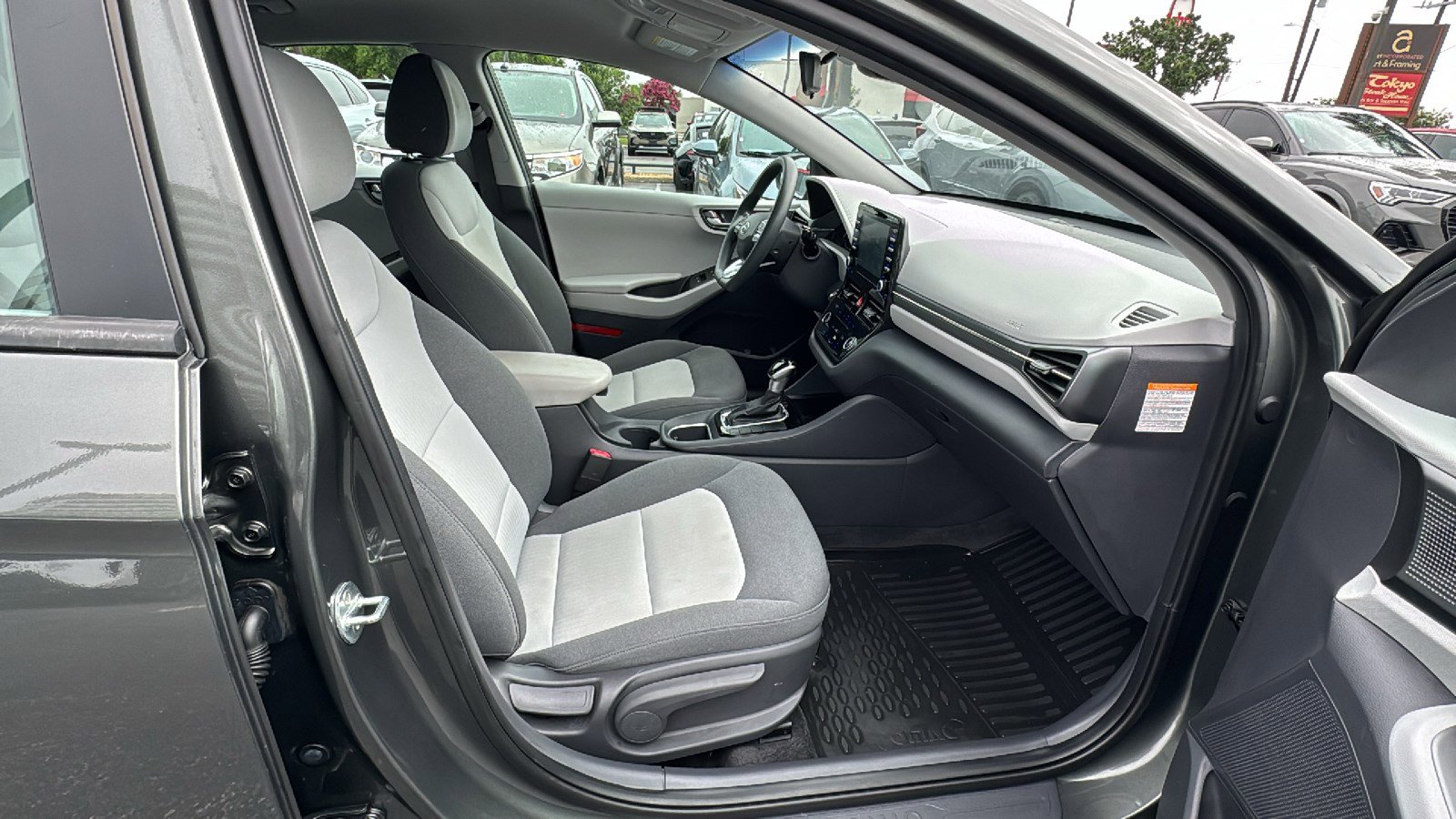 Used 2020 Hyundai Ioniq Blue FWD image 22