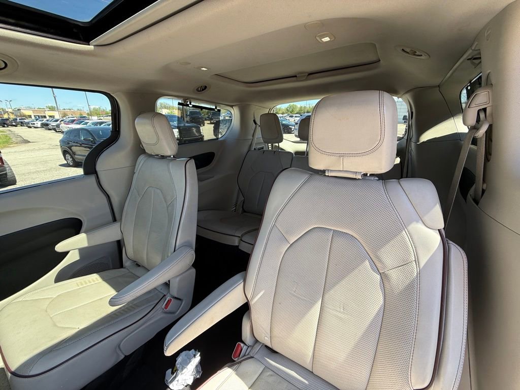 Used 2017 Chrysler Pacifica Limited image 25