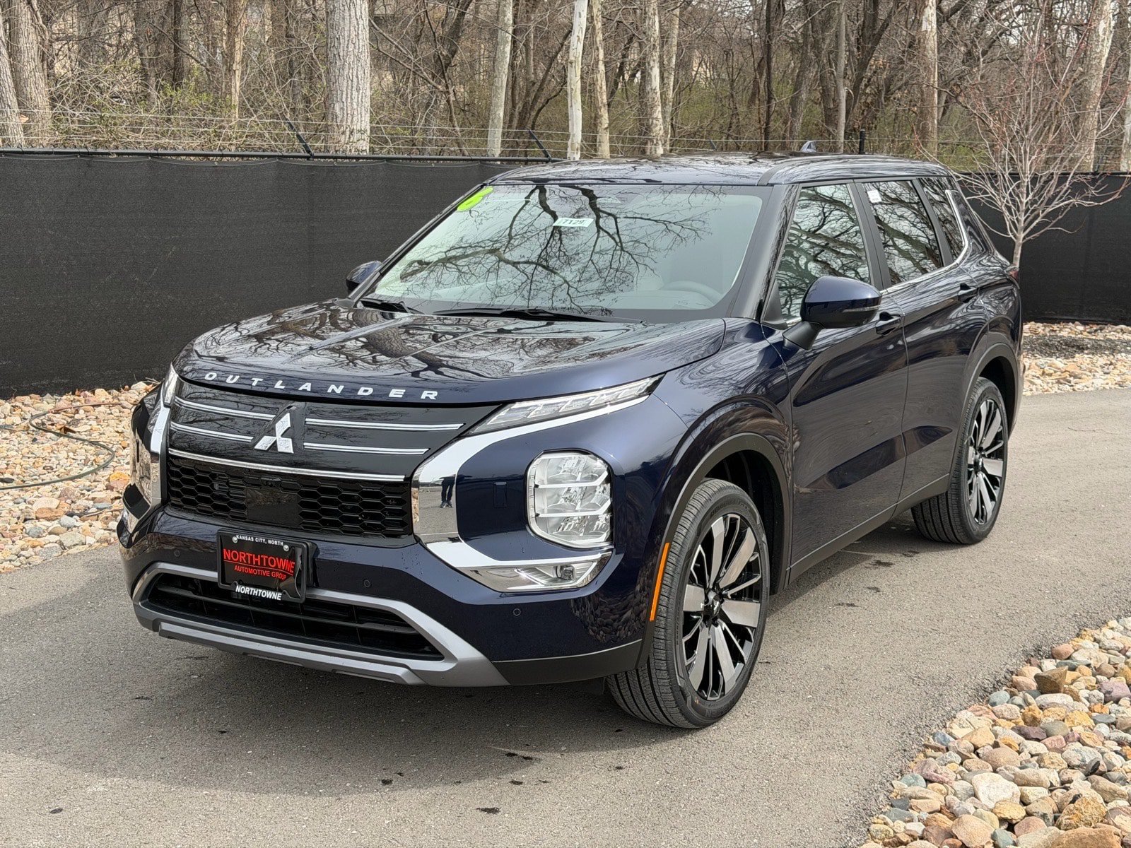 New 2026 Mitsubishi Outlander SE AWD/4WD image 1