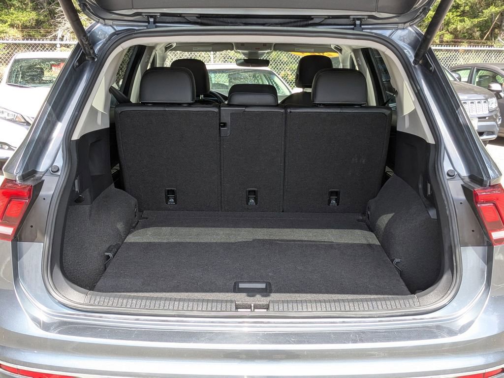 Used 2024 Volkswagen Tiguan SE AWD/4WD image 25