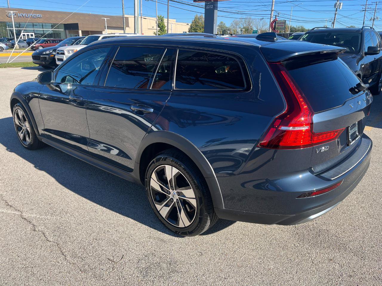Used 2024 Volvo V60 B5 Cross Country Plus AWD/4WD image 4