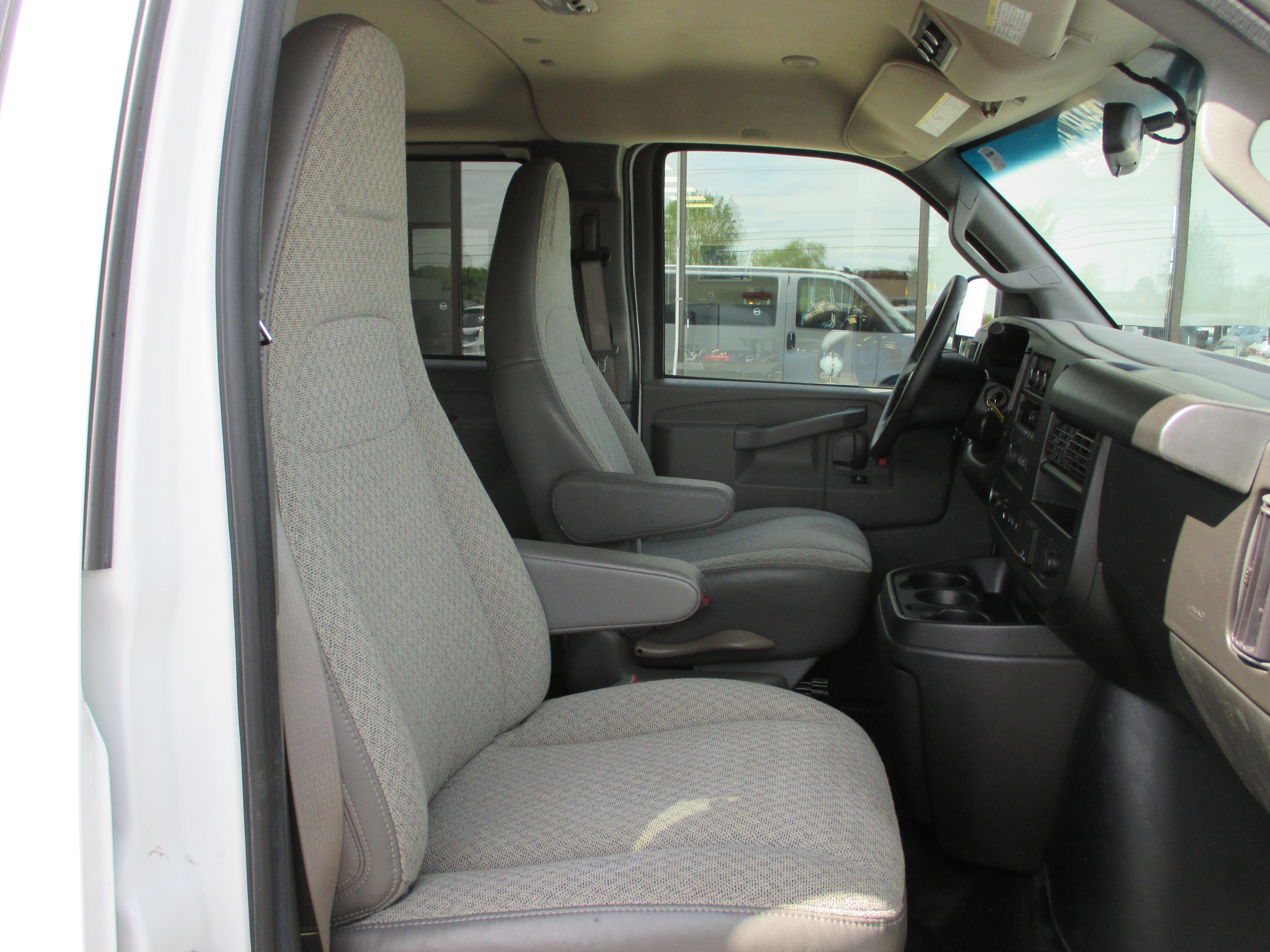Used 2023 Chevrolet Express 3500 LS RWD image 8