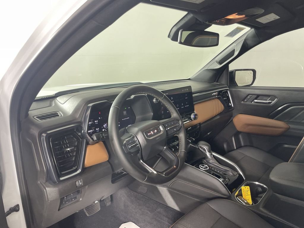 Used 2025 GMC Canyon AT4 image 11