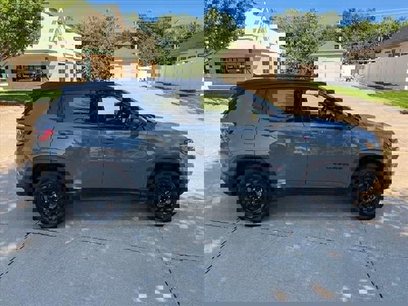 Used 2023 Jeep Compass Trailhawk image 5