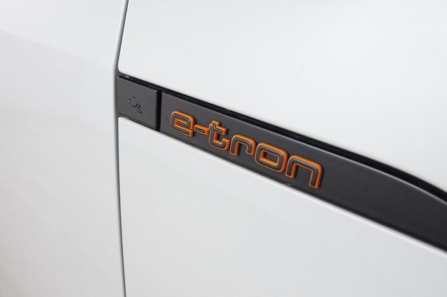 Used 2023 Audi e-tron Premium Plus w/ Premium Plus Package AWD/4WD image 6