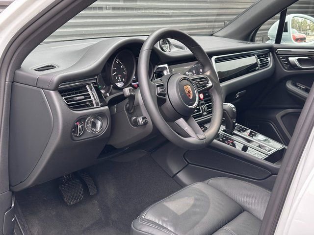 Certified 2026 Porsche Macan image 4