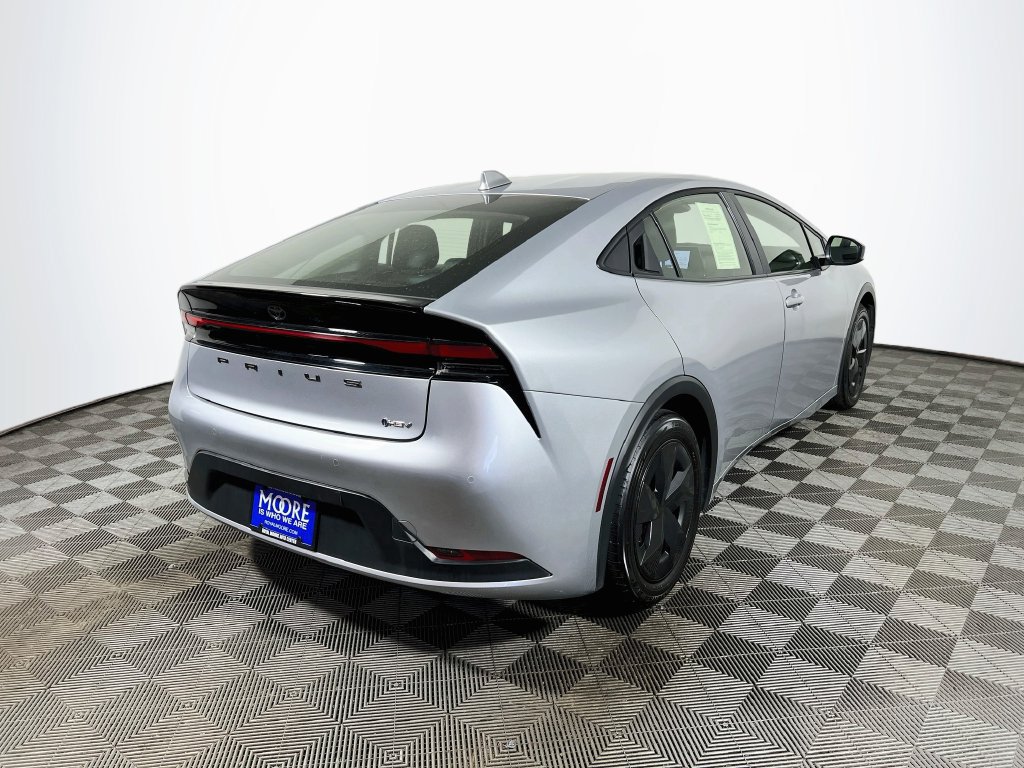 Certified 2025 Toyota Prius LE FWD image 7